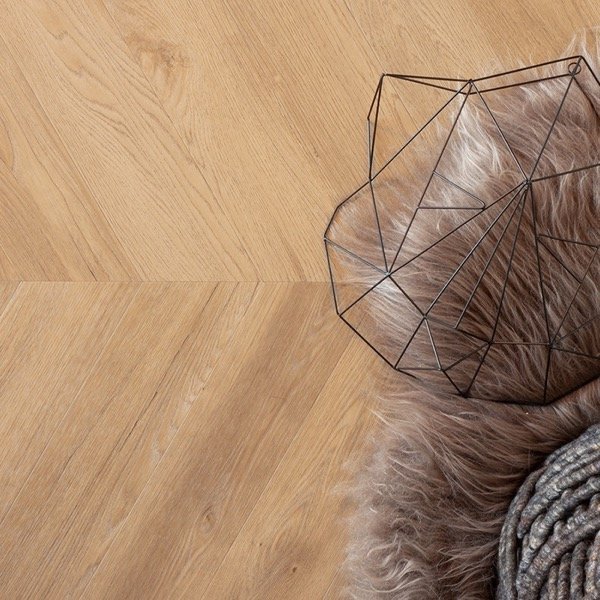 Douwes-Dekker-Ambitieus-Hongaarse-Punt-Verlijmd-(Boterkoek) van Douwes-Dekker in de kleur Boterkoek - PVC vloeren