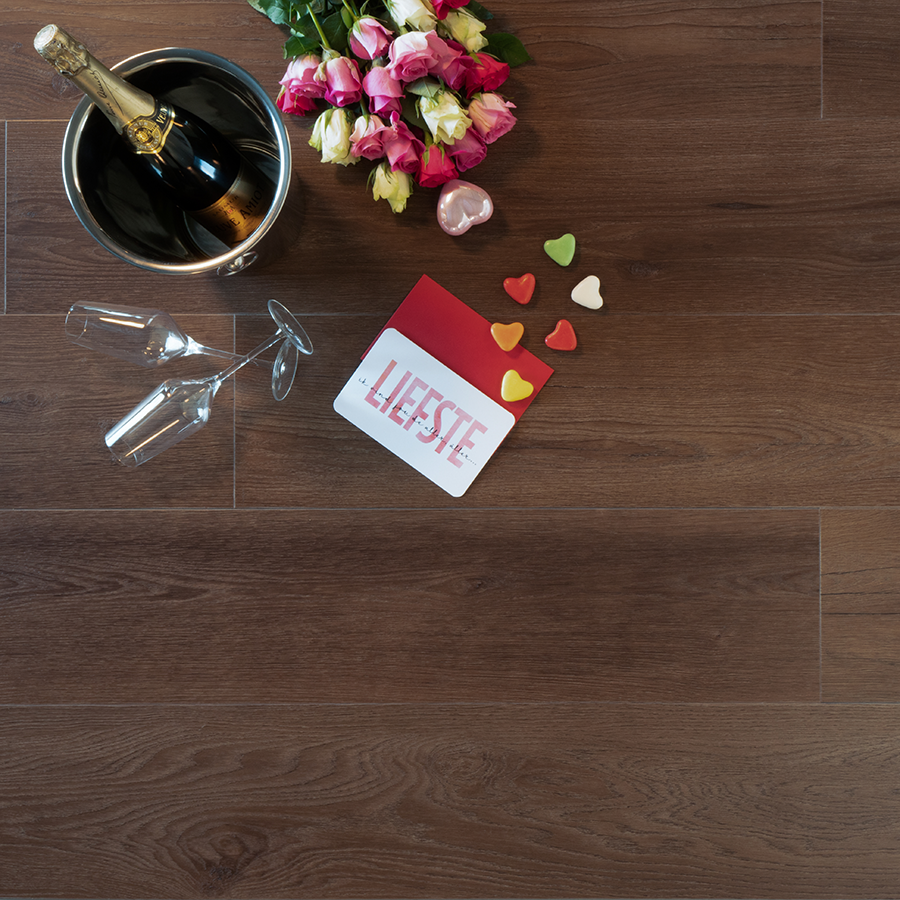 Douwes-Dekker-Ambitieus-Riante-Plank-Verlijmd-(Bastogne-Koek) van Douwes-Dekker in de kleur Riante-plank-Bastogne-koek - PVC vloeren