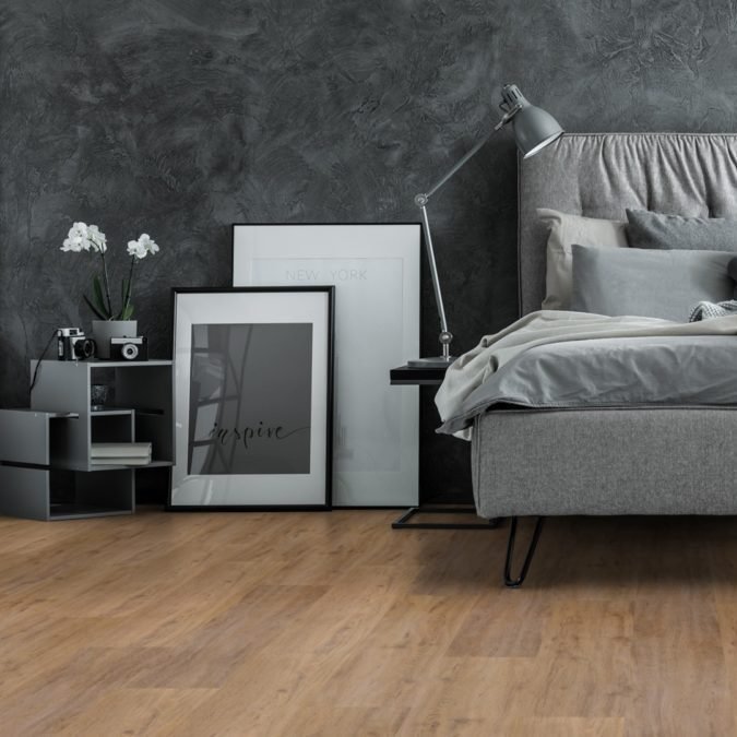 Douwes-Dekker-Ambitieus-Riante-Plank-Verlijmd-(Caramel) van Douwes-Dekker in de kleur Caramel - PVC vloeren