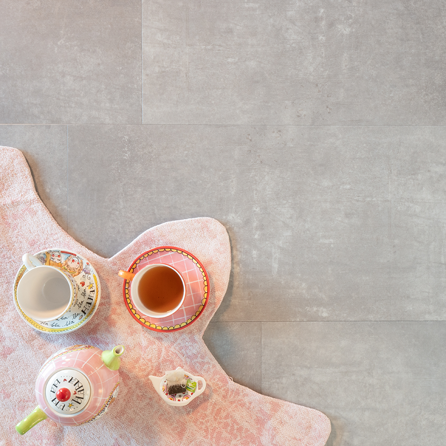 Douwes-Dekker-Ambitieus-Tegel-Verlijmd-(Bitterkoek) van Douwes-Dekker in de kleur Bitterkoek - PVC vloeren