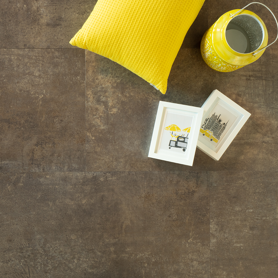 Douwes-Dekker-Ambitieus-Tegel-Verlijmd-(Brownie) van Douwes-Dekker in de kleur Brownie - PVC vloeren