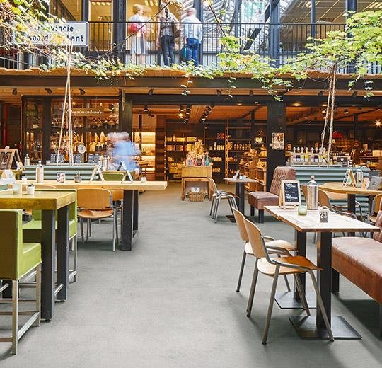 Forbo-Allura-Verlijmd-0.70-(2.5mm)-Tegels van Forbo in de kleur Light-Cement-(100x100) - PVC vloeren