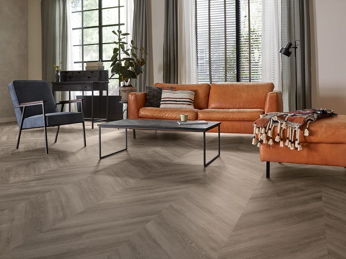 Mflor-Parva-Oak-Chevron-(Hongaarse-Punt) van Mflor in de kleur Lombardia - PVC vloeren