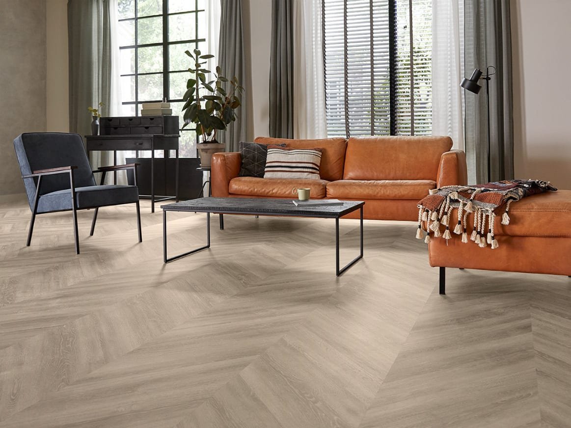 Mflor-Parva-Oak-Chevron-(Hongaarse-Punt) van Mflor in de kleur Sardinia - PVC vloeren