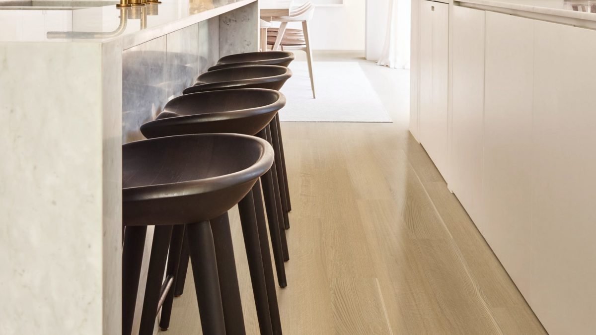 The-Essentials-1200-Series-Wood van Coretec in de kleur Charleston-Oak-53 - PVC vloeren