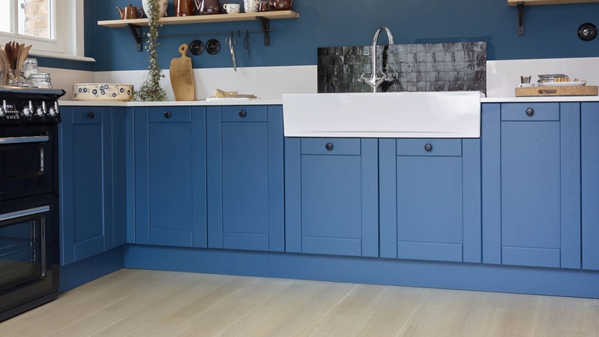 The-Essentials-1200-Series-Wood van Coretec in de kleur Charleston-Oak-72 - PVC vloeren