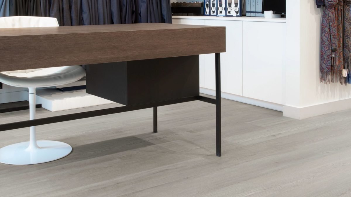 The-Essentials-1200+-Series-Wood van Coretec in de kleur Cleveland-Oak-94 - PVC vloeren