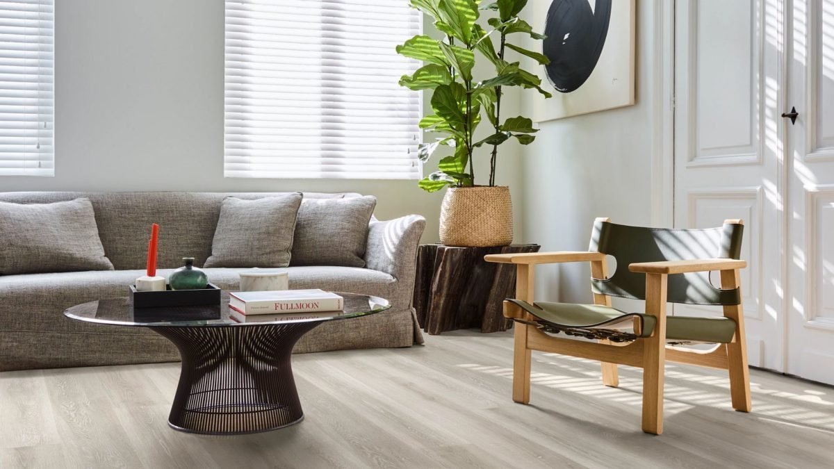 The-Essentials-1500-Series-Wood van Coretec in de kleur Portland-Oak-72 - PVC vloeren